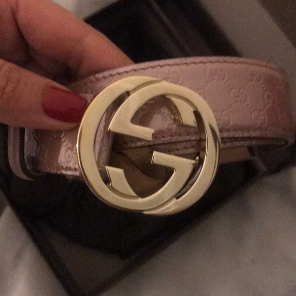 A Gucci belt - Picture 2 of 3